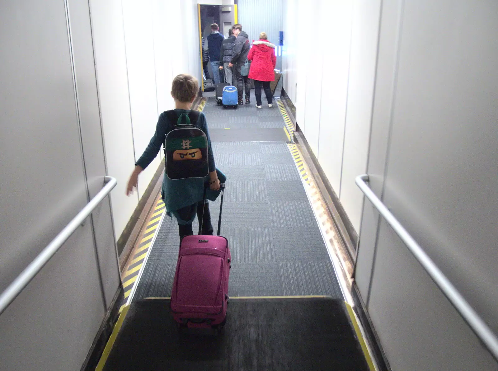 Fred hauls his case onto the plane, from Times Square, USS Intrepid and the High Line, Manhattan, New York - 25th October 2018