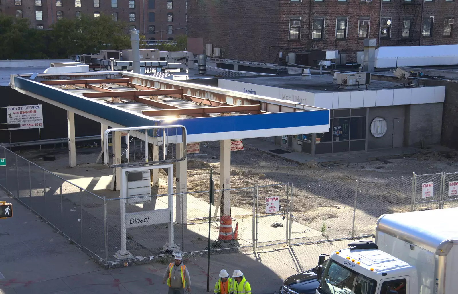 The derelict Mobil petrol station, from Times Square, USS Intrepid and the High Line, Manhattan, New York - 25th October 2018