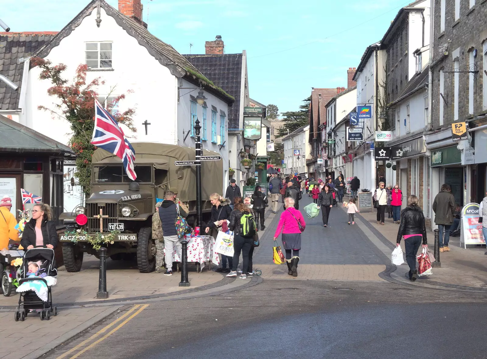 Mere Street in Diss is busy on a Saturday morning, from Apples and Fireworks, Carleton Rode and Palgrave, Suffolk - 4th November 2018