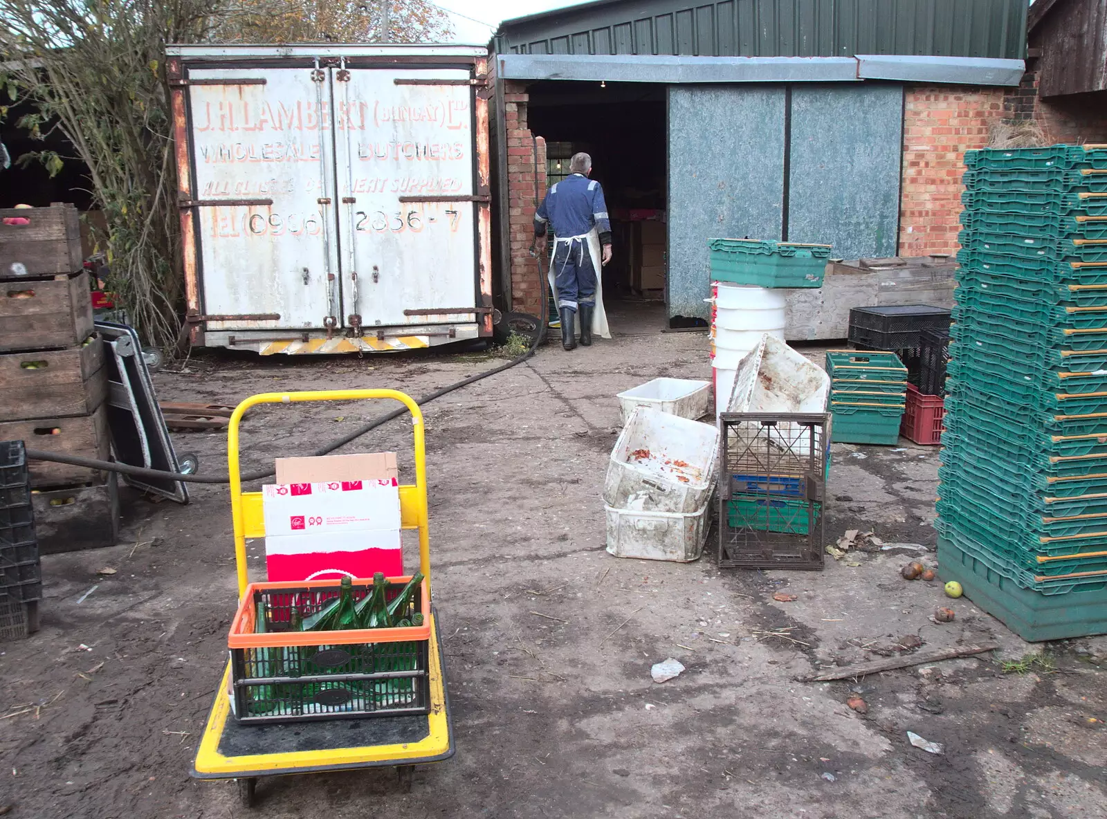 Trevor trundles off, from Apples and Fireworks, Carleton Rode and Palgrave, Suffolk - 4th November 2018