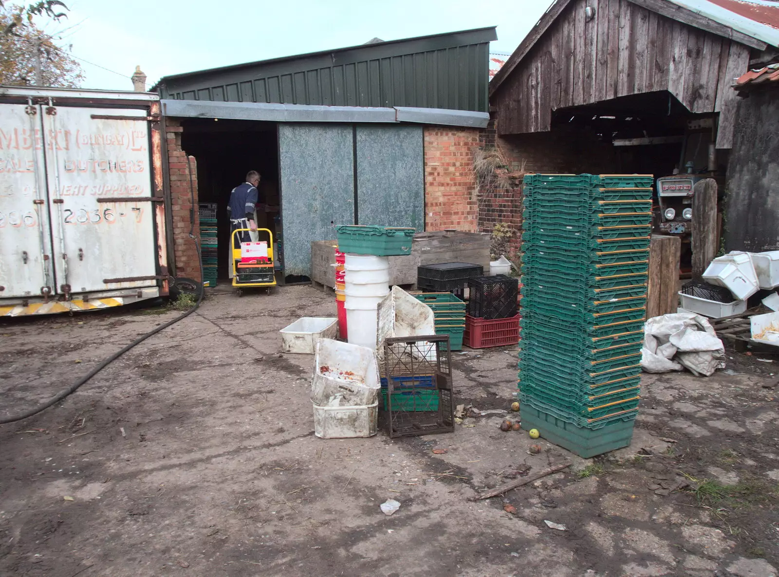 Trevor hauls a trolley off, from Apples and Fireworks, Carleton Rode and Palgrave, Suffolk - 4th November 2018