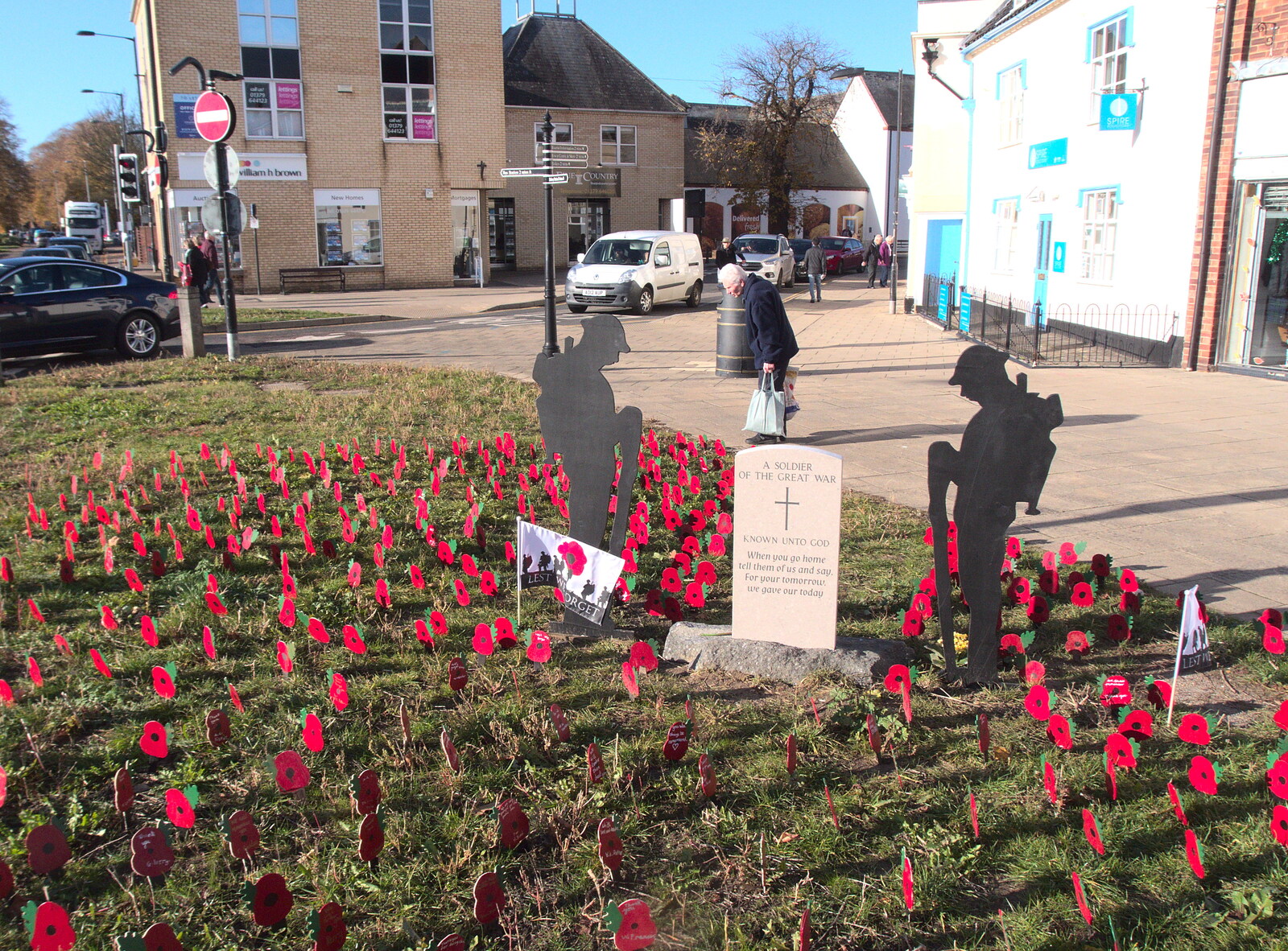There's a poppy memorial for the Great War in Diss from Suey Leaves Aspall, The Oaksmere, Brome, Suffolk - 16th November 2018