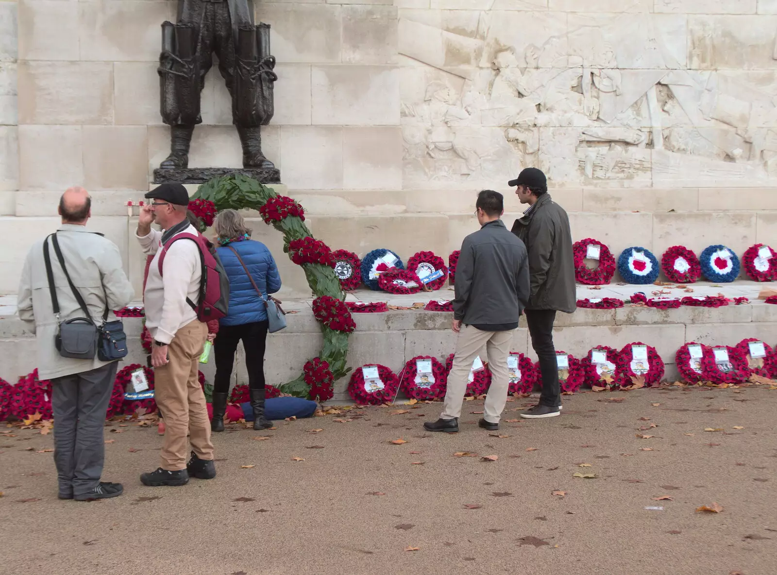 Poppies at the monument on Hyde Park Corner, from Suey Leaves Aspall, The Oaksmere, Brome, Suffolk - 16th November 2018