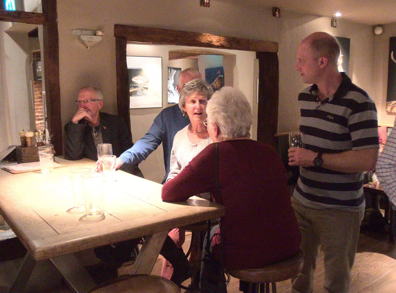 Paul chats to the Sagas, from Suey Leaves Aspall, The Oaksmere, Brome, Suffolk - 16th November 2018