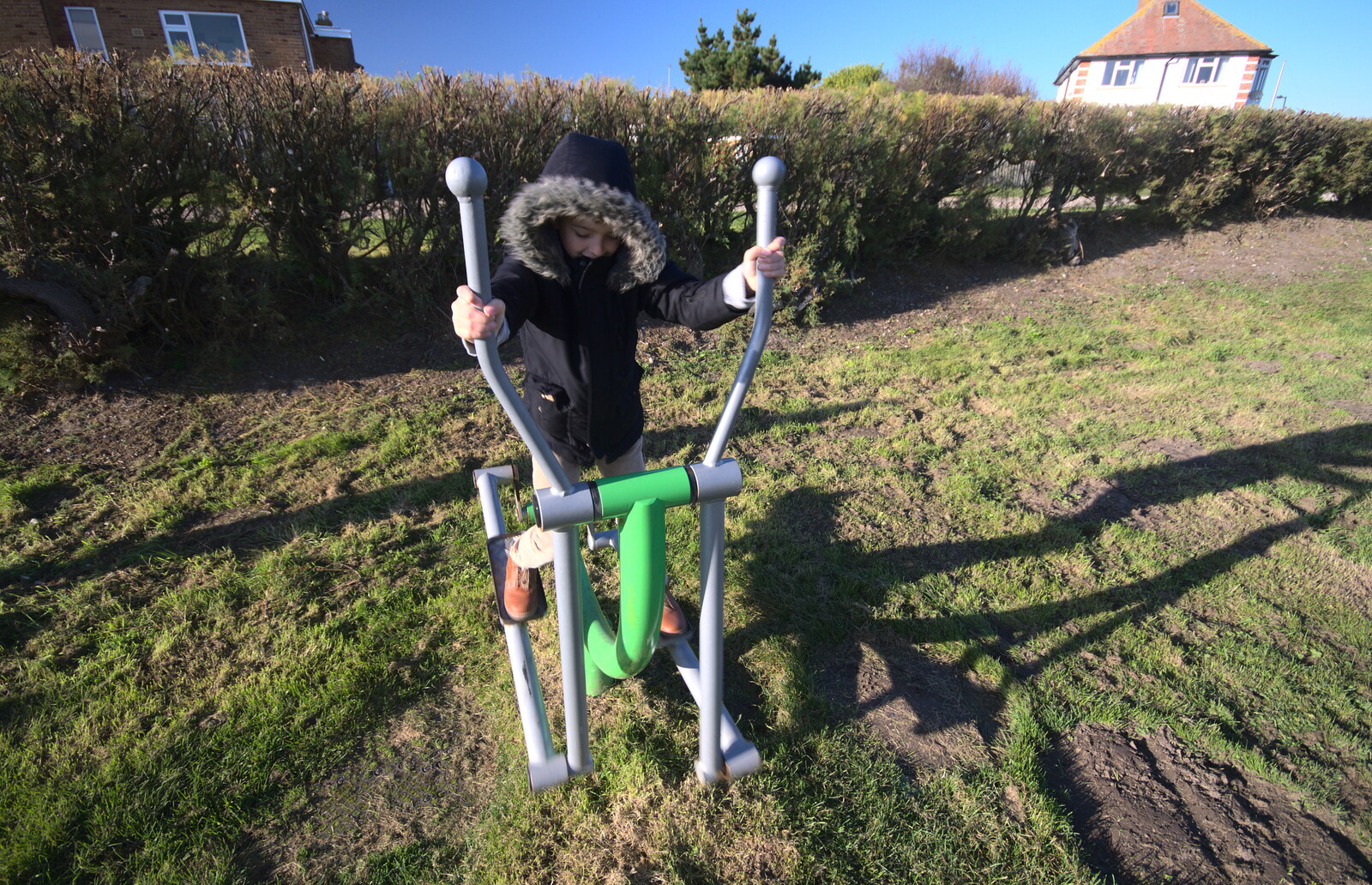 Fred tries one of the exercise machines from Sunset at the Beach, Southwold, Suffolk - 18th November 2018