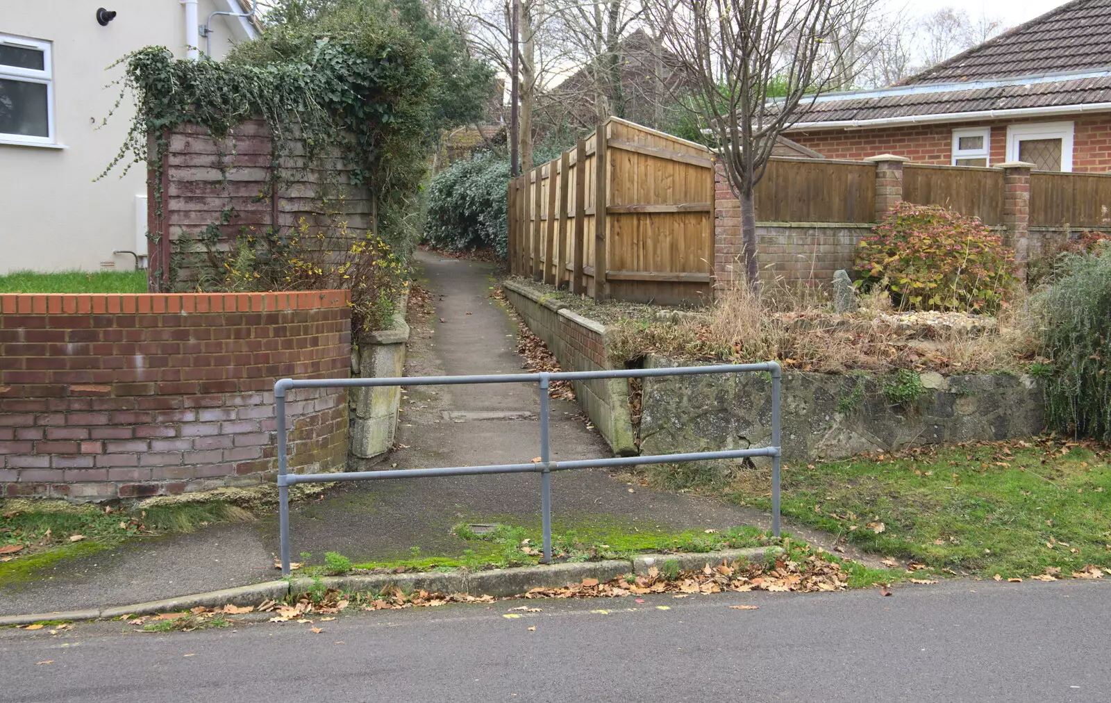 A barrier in front of a footpath, from Thanksgiving in Highcliffe, Dorset - 23rd November 2018