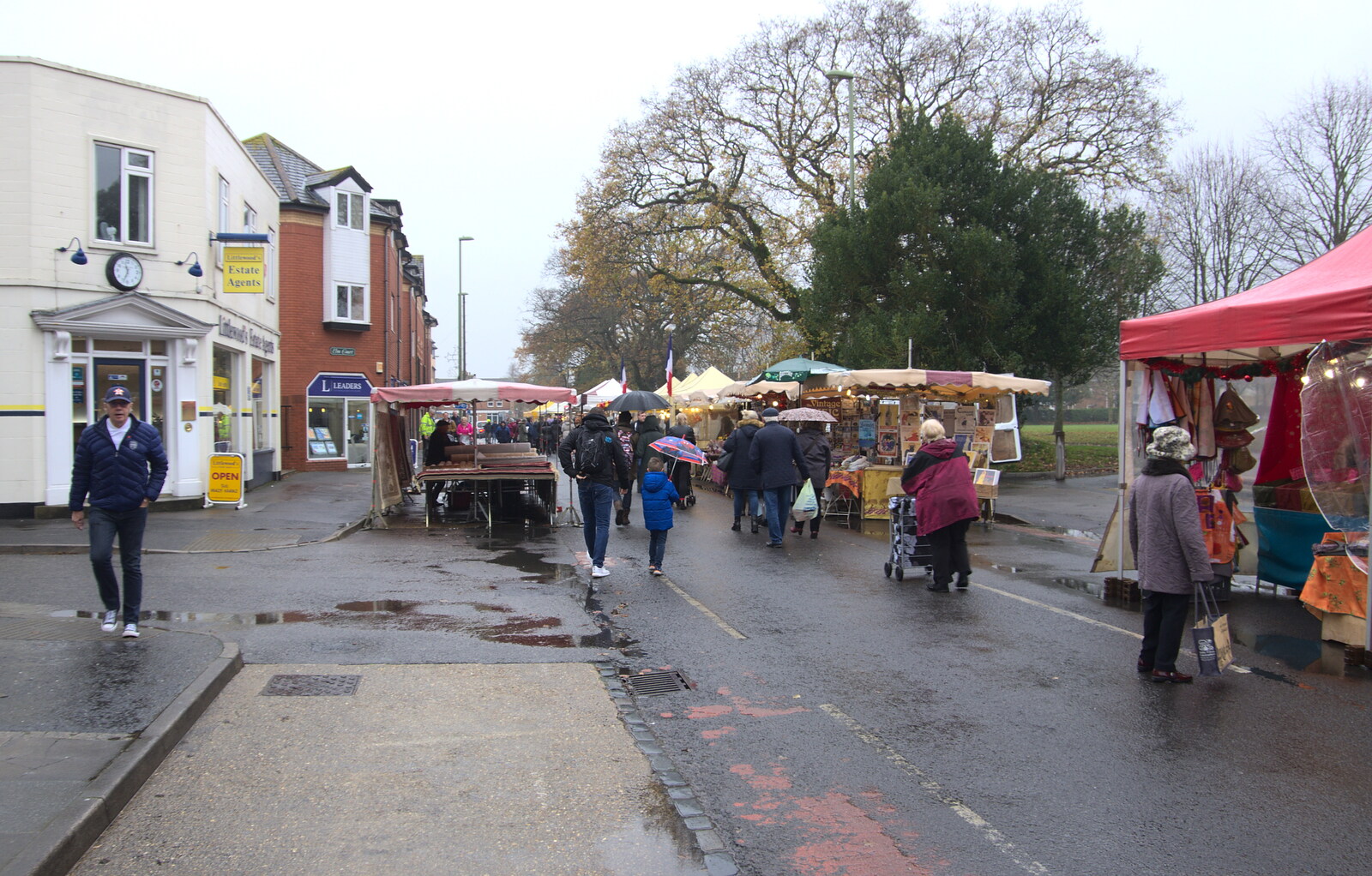 Looking back up Ashley Road from A Christmas Market, New Milton, Hampshire - 24th November 2018