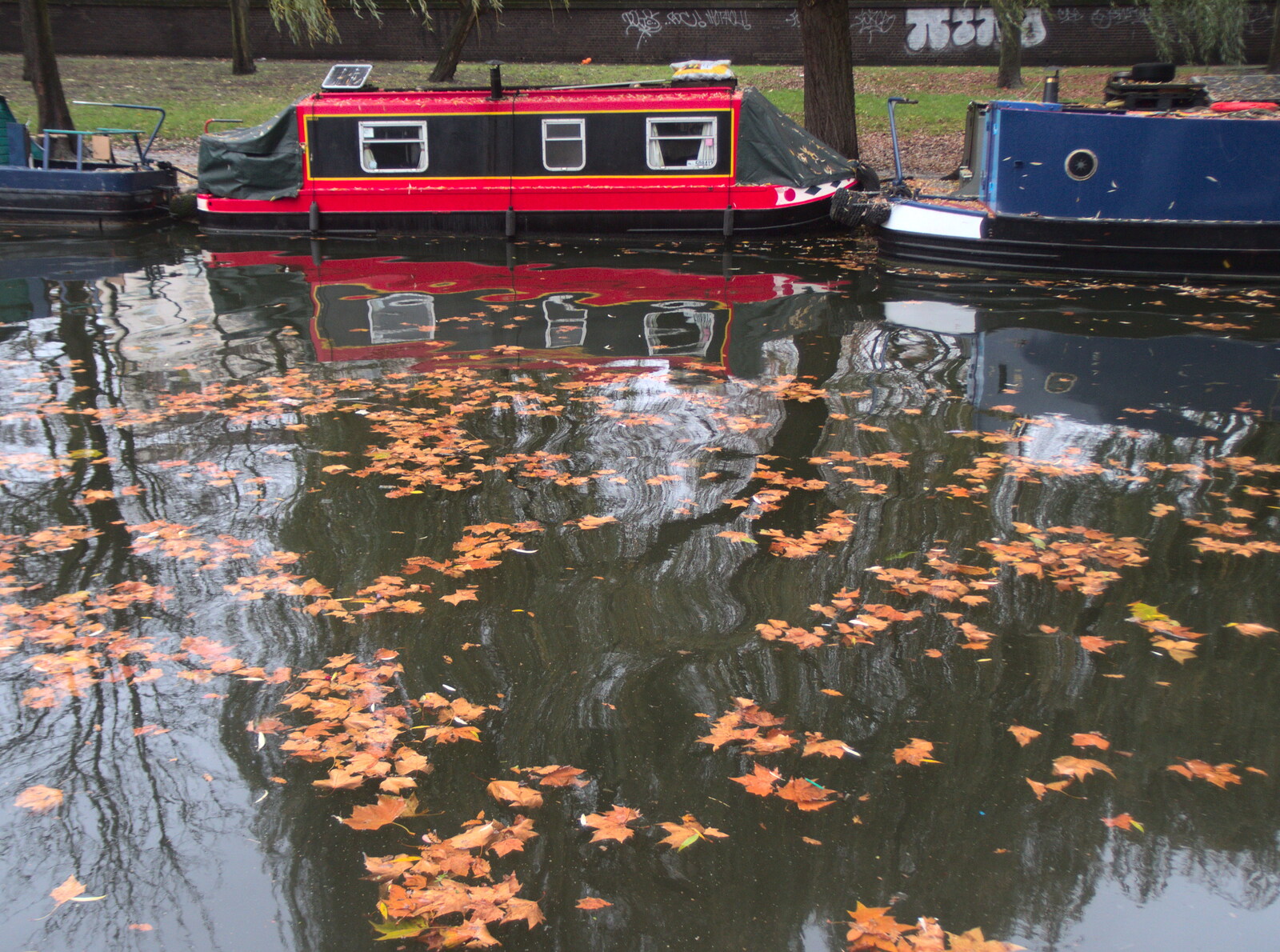 Autumn leaves float around on the Grand Union Canal from Little Venice and the BSCC Christmas Dinner, London and Norfolk - 1st December 2018