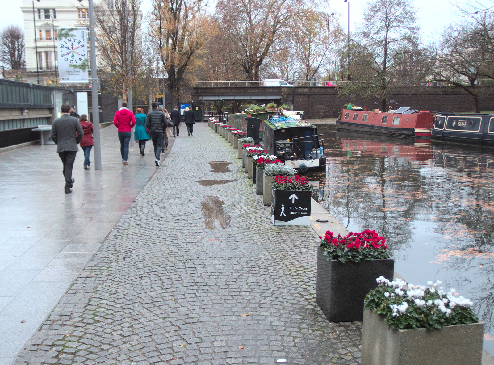 We walk alongside the canal from Little Venice and the BSCC Christmas Dinner, London and Norfolk - 1st December 2018