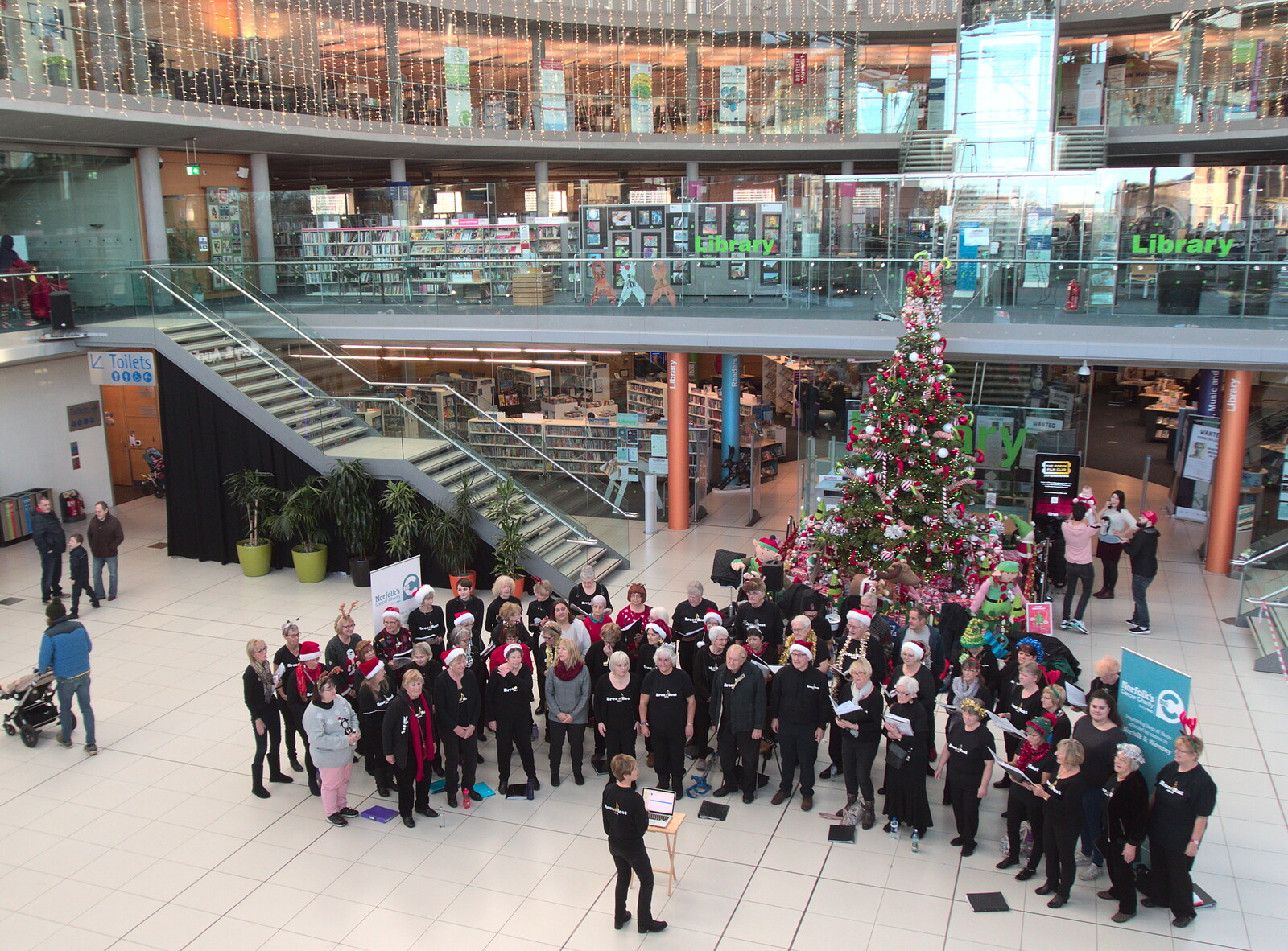 There's a non-Invidia-Voices choir doing its thing from A Spot of Christmas Shopping, Norwich, Norfolk - 16th December 2018