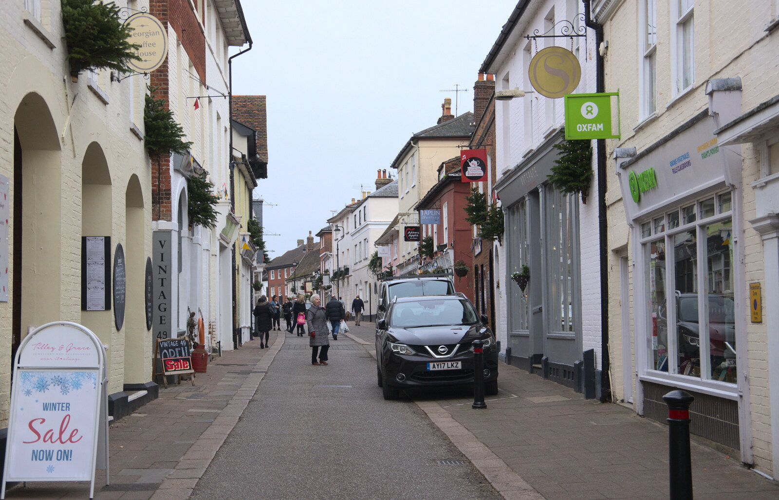 More street life on the Thoroughfare from A Postcard From Woodbridge, Suffolk - 4th January 2019