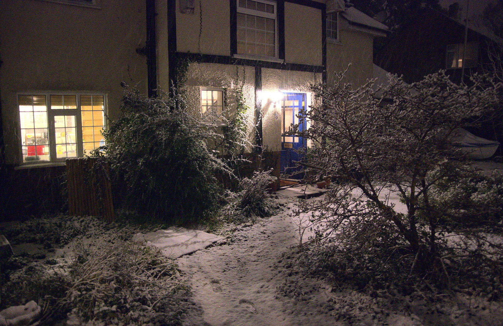 It's snowing in Sean's front garden from A Wintry Trip Down South, Walkford, Dorset - 1st February 2019