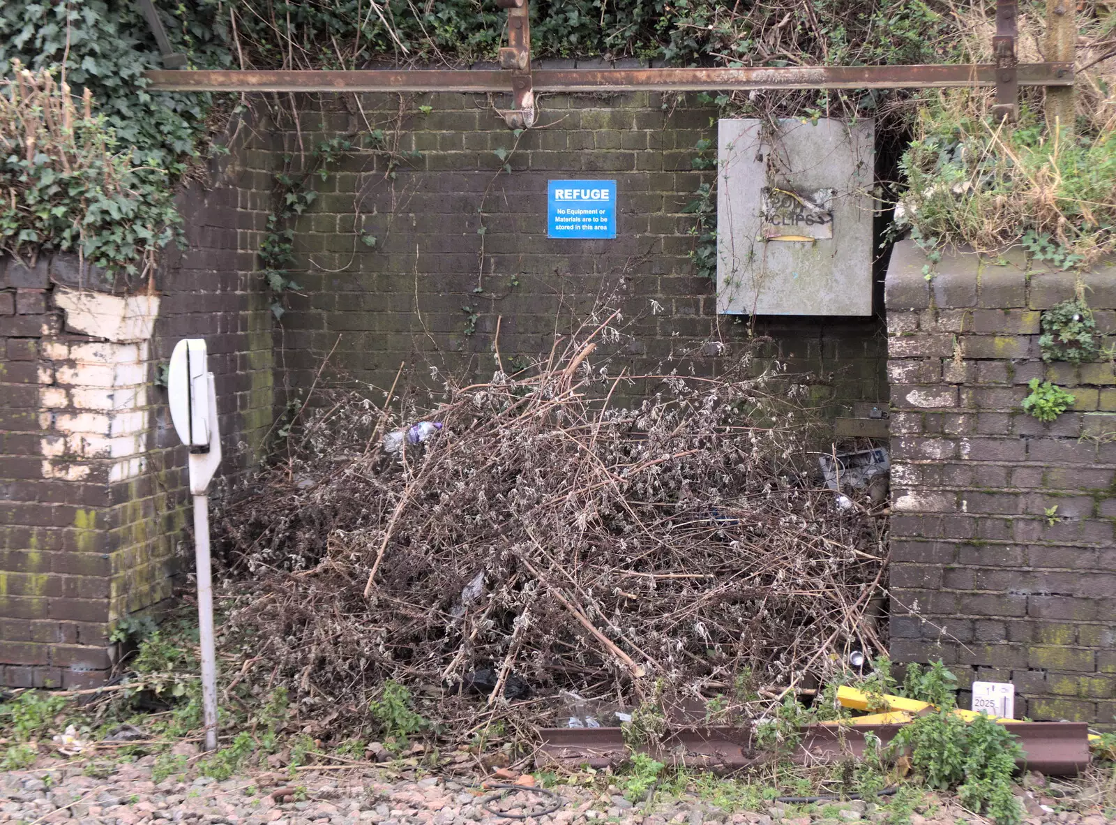 This refuge isn't exactly that useful, from Railway Graffiti, Tower Hamlets, London - 12th February 2019