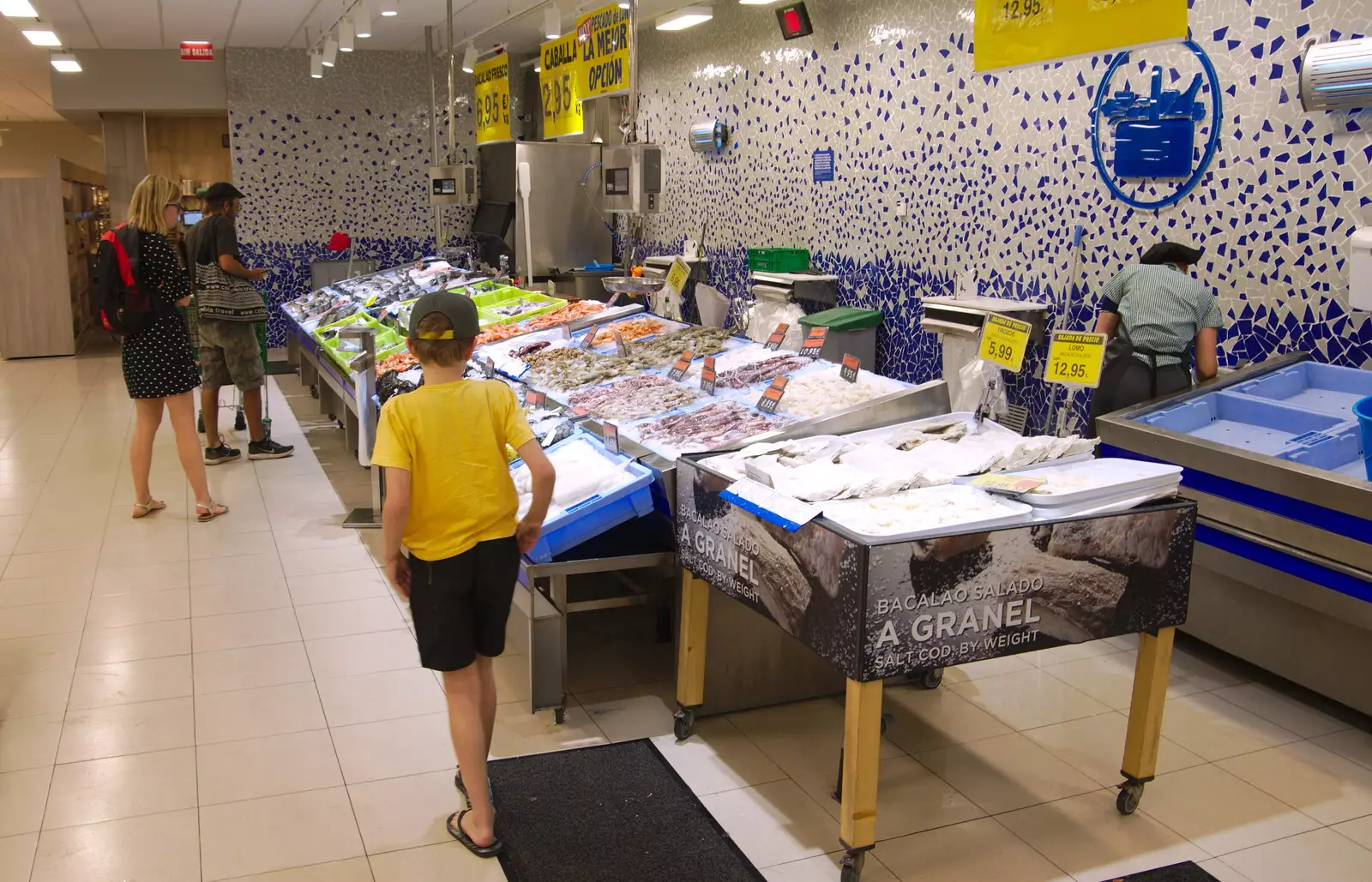 Fred inspects some fish, from A Holiday in Nerja, Andalusia, Spain - 15th April 2019