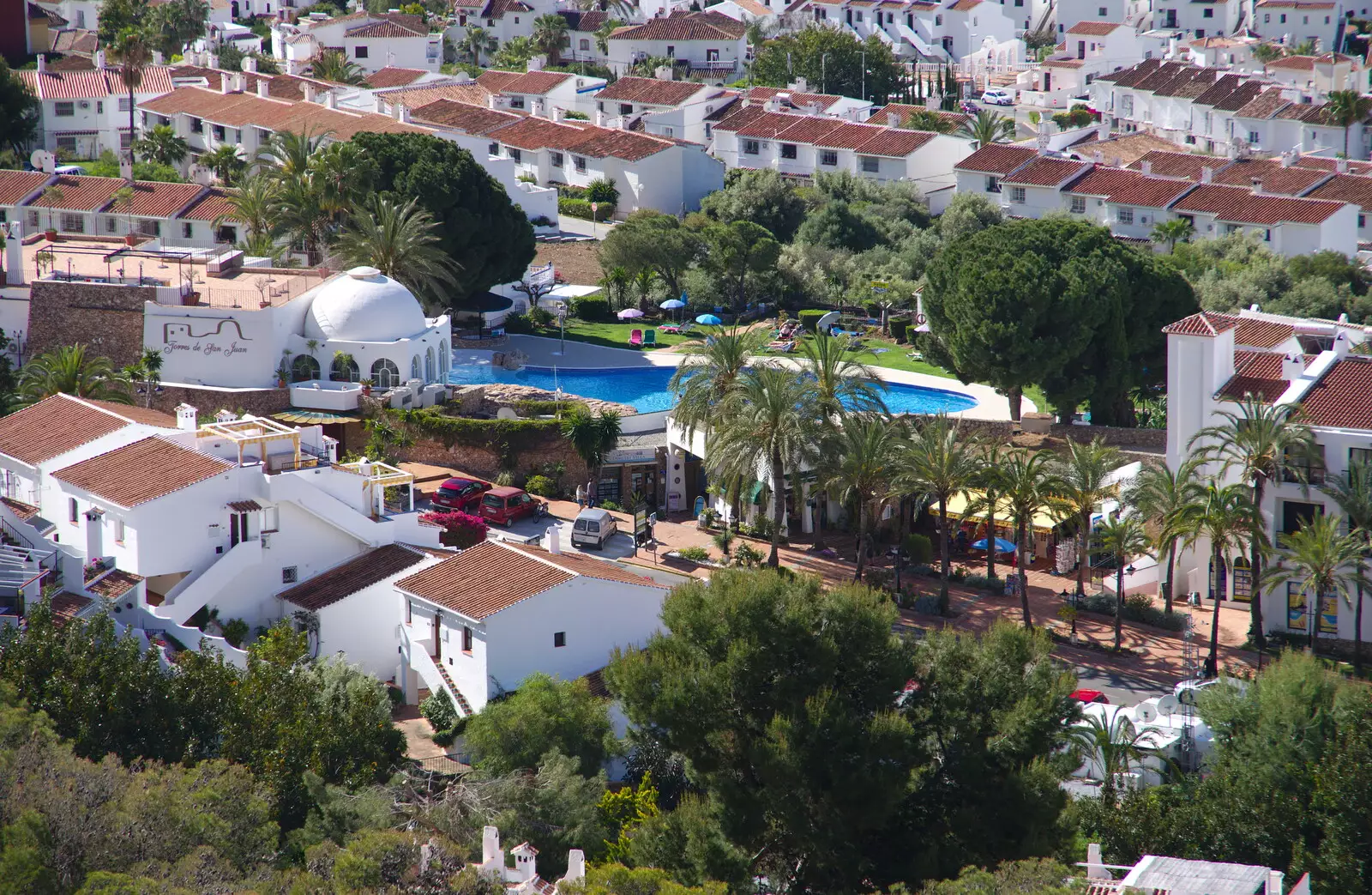 The local swimming pool and the 'Superamericado', from A Walk up a Hill, Paella on the Beach and Granada, Andalusia, Spain - 19th April 2018