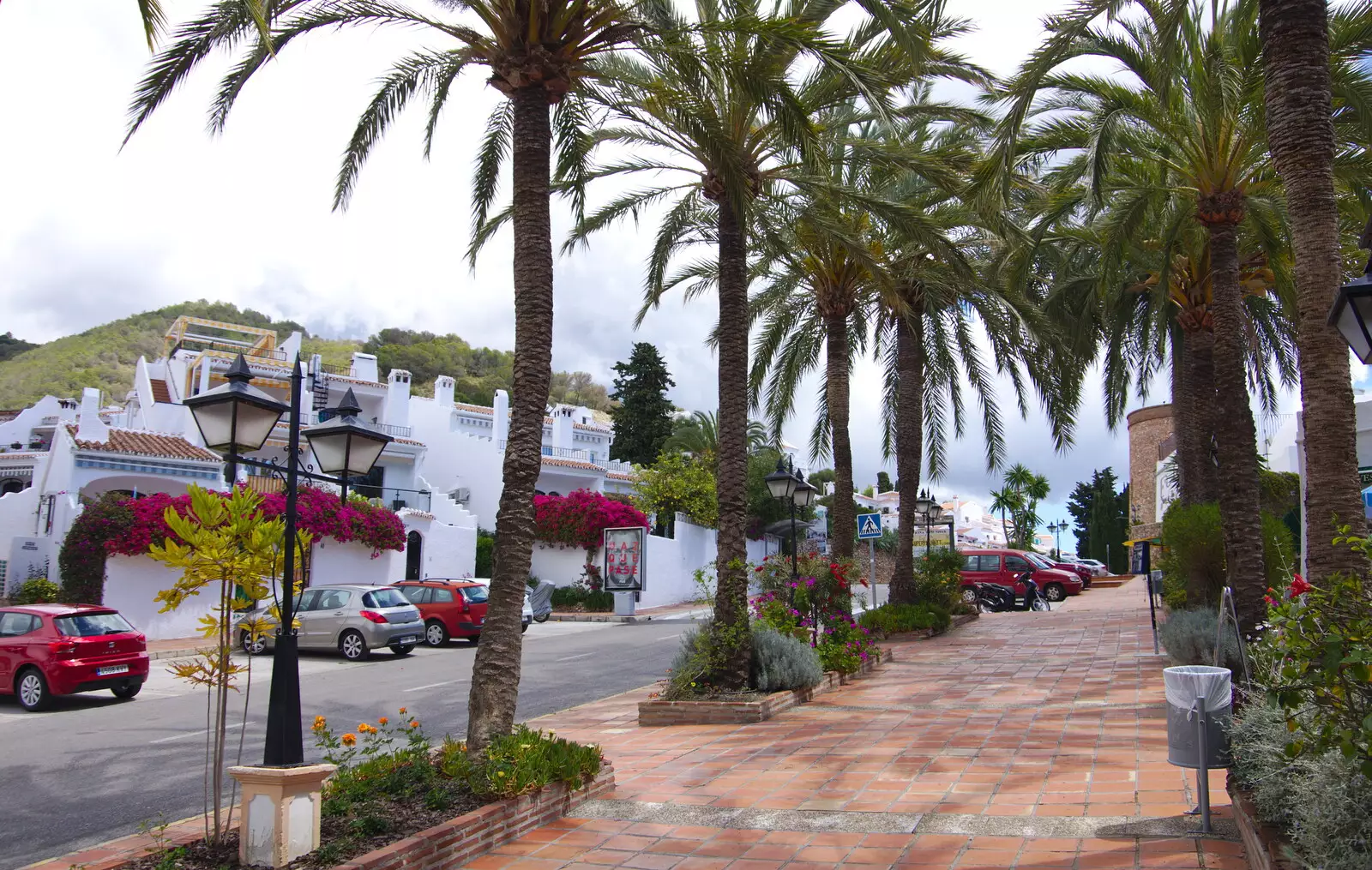 The palm trees by the supermarket, from A Walk up a Hill, Paella on the Beach and Granada, Andalusia, Spain - 19th April 2018