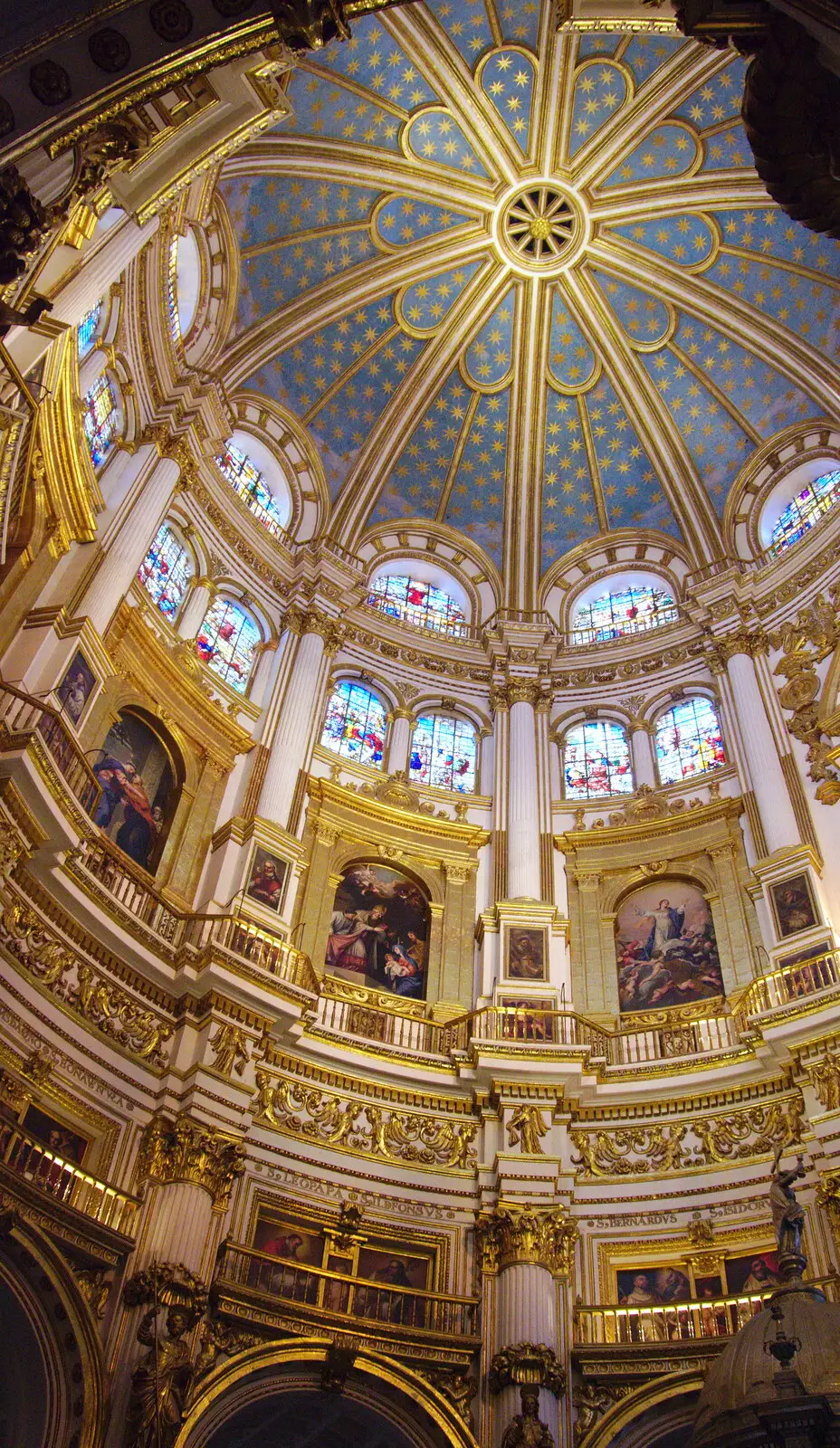 A nice domed ceiling, from A Walk up a Hill, Paella on the Beach and Granada, Andalusia, Spain - 19th April 2018