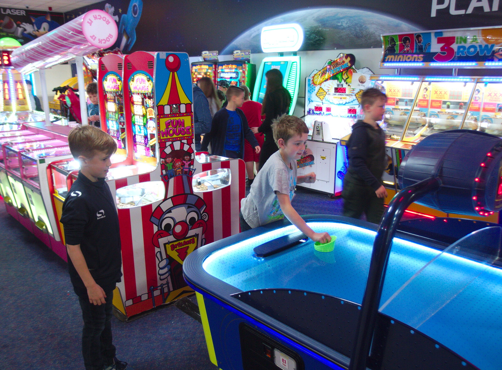 Henry watches Fred play Air Hockey from A Mini Qualcomm Reunion, The Wrestlers, Cambridge - 26th April 2019