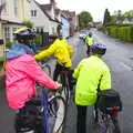 Alan has a technical issue with a flat tyre already, The BSCC Bike Ride 2019, Coggeshall, Essex - 11th May 2019