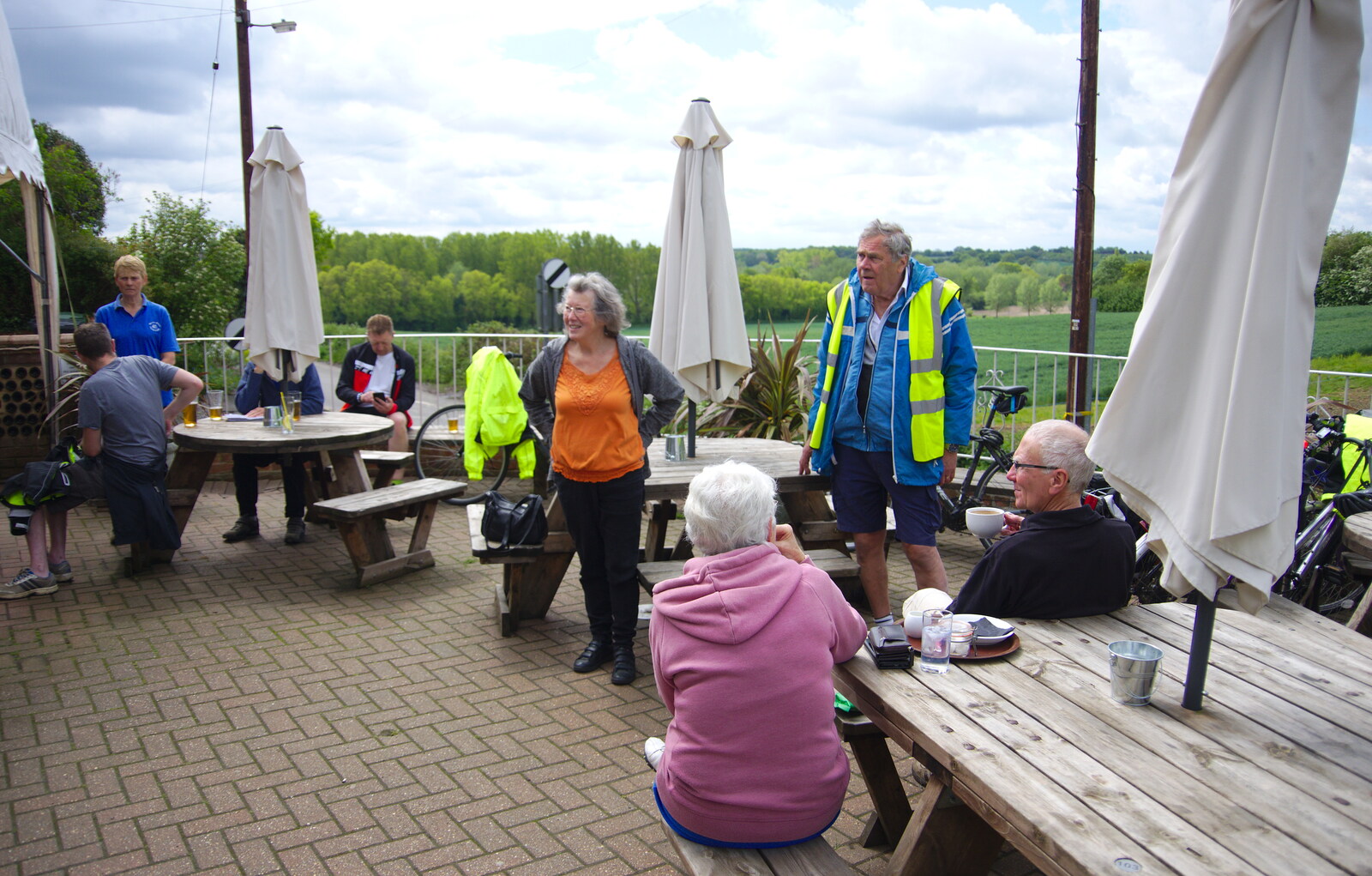 We make it to the first pub from The BSCC Bike Ride 2019, Coggeshall, Essex - 11th May 2019