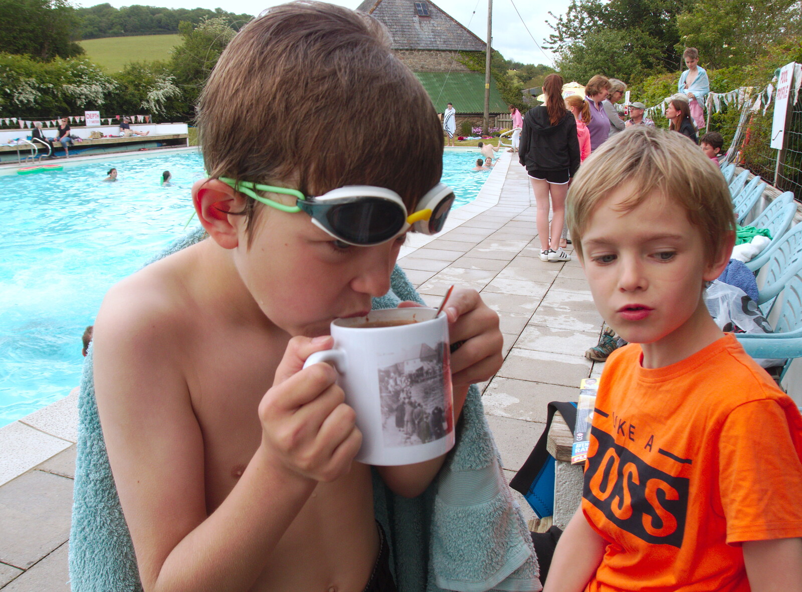 Fred has a much-needed hot chocolate from Chagford Lido and a Trip to Parke, Bovey Tracey, Devon - 25th May 2019