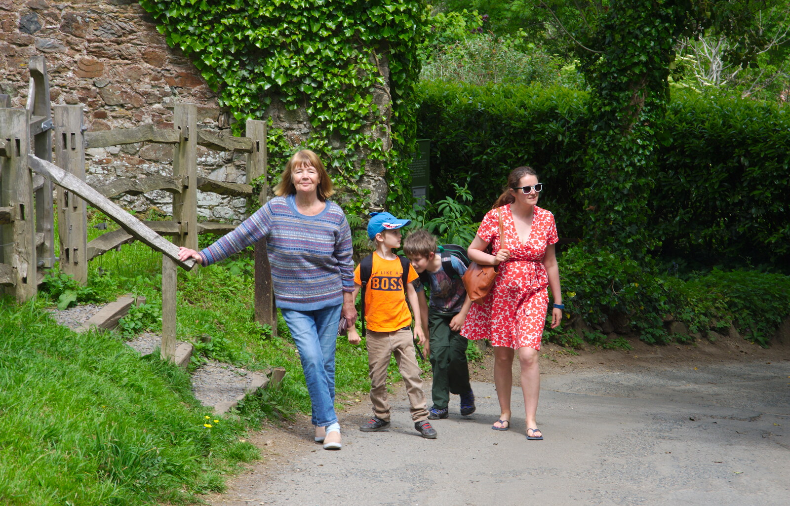 Chagford Lido and a Trip to Parke, Bovey Tracey, Devon - 25th May 2019: Stomping up the steep hill back to the car park