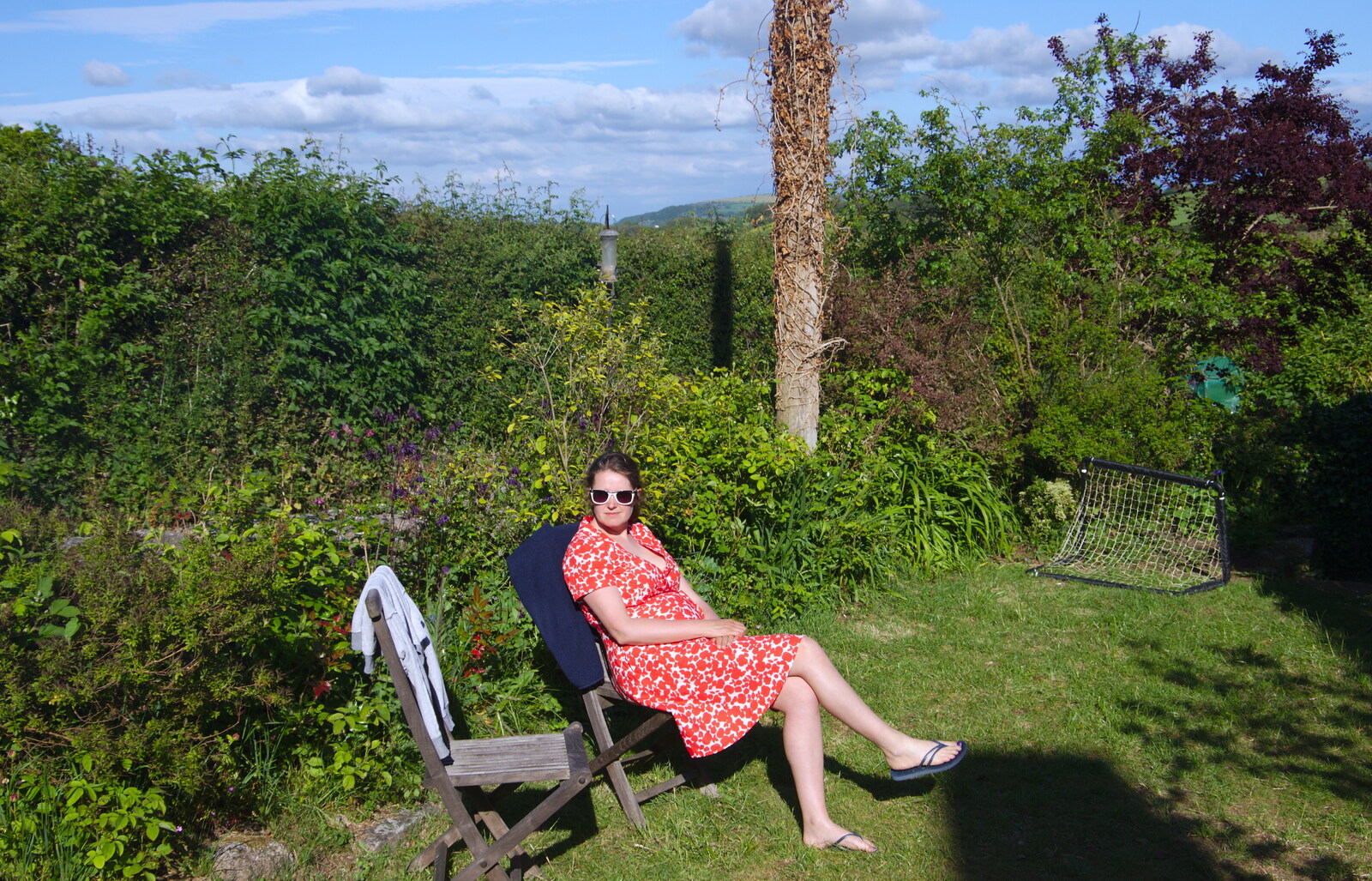 Chagford Lido and a Trip to Parke, Bovey Tracey, Devon - 25th May 2019: Isobel in Matt and Sis's back garden