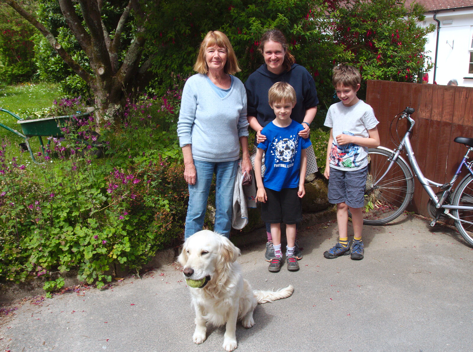 We get a photo with a borrowed golden retriever from The Tom Cobley and a Return to Haytor, Bovey Tracey, Devon - 27th May 2019
