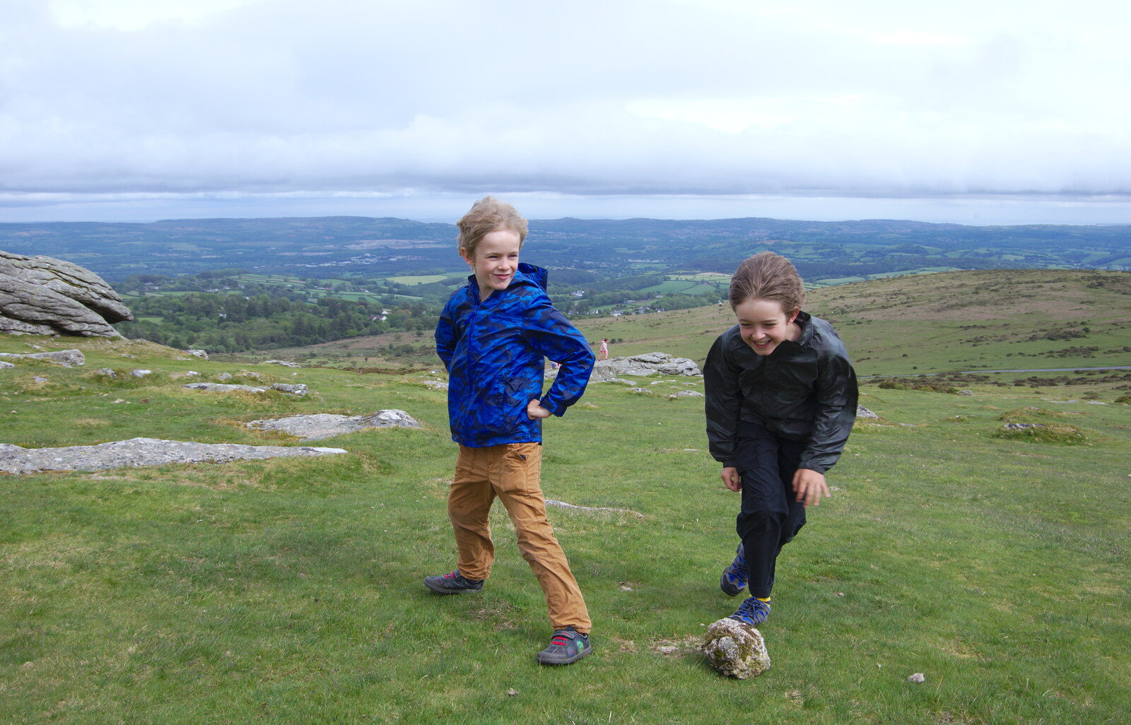 Harry and Fred enjoy messing around from The Tom Cobley and a Return to Haytor, Bovey Tracey, Devon - 27th May 2019