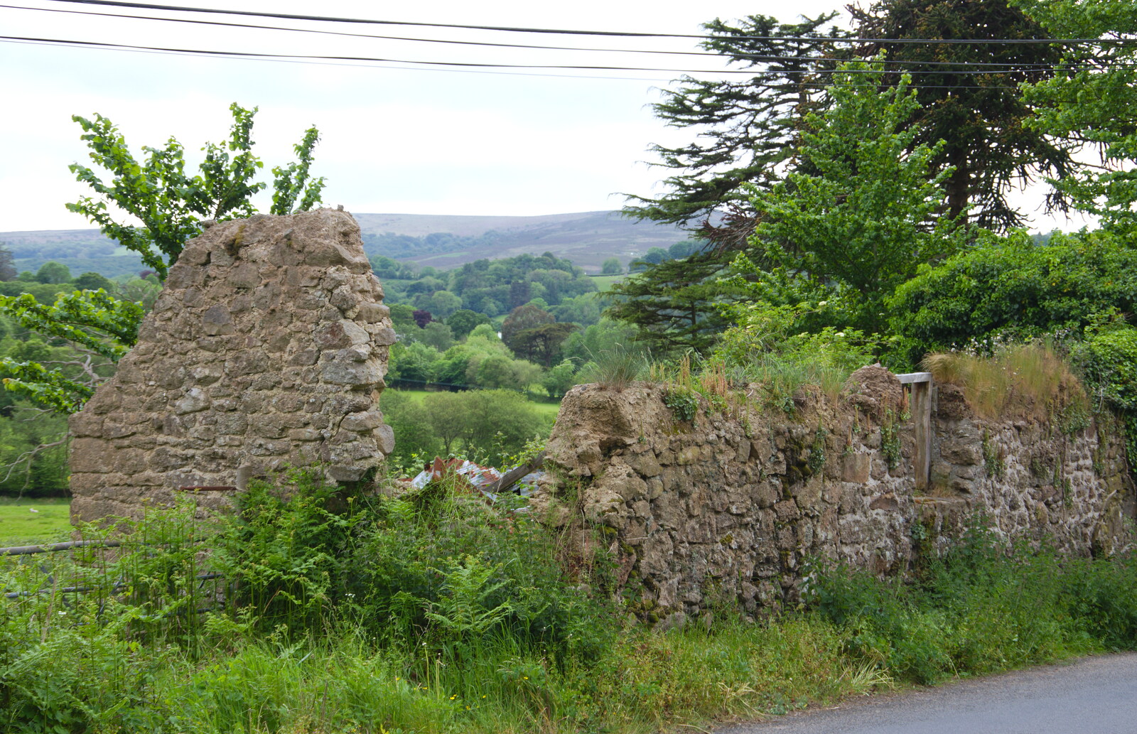 A derelict cottage on the way from Bovey from The Tom Cobley and a Return to Haytor, Bovey Tracey, Devon - 27th May 2019