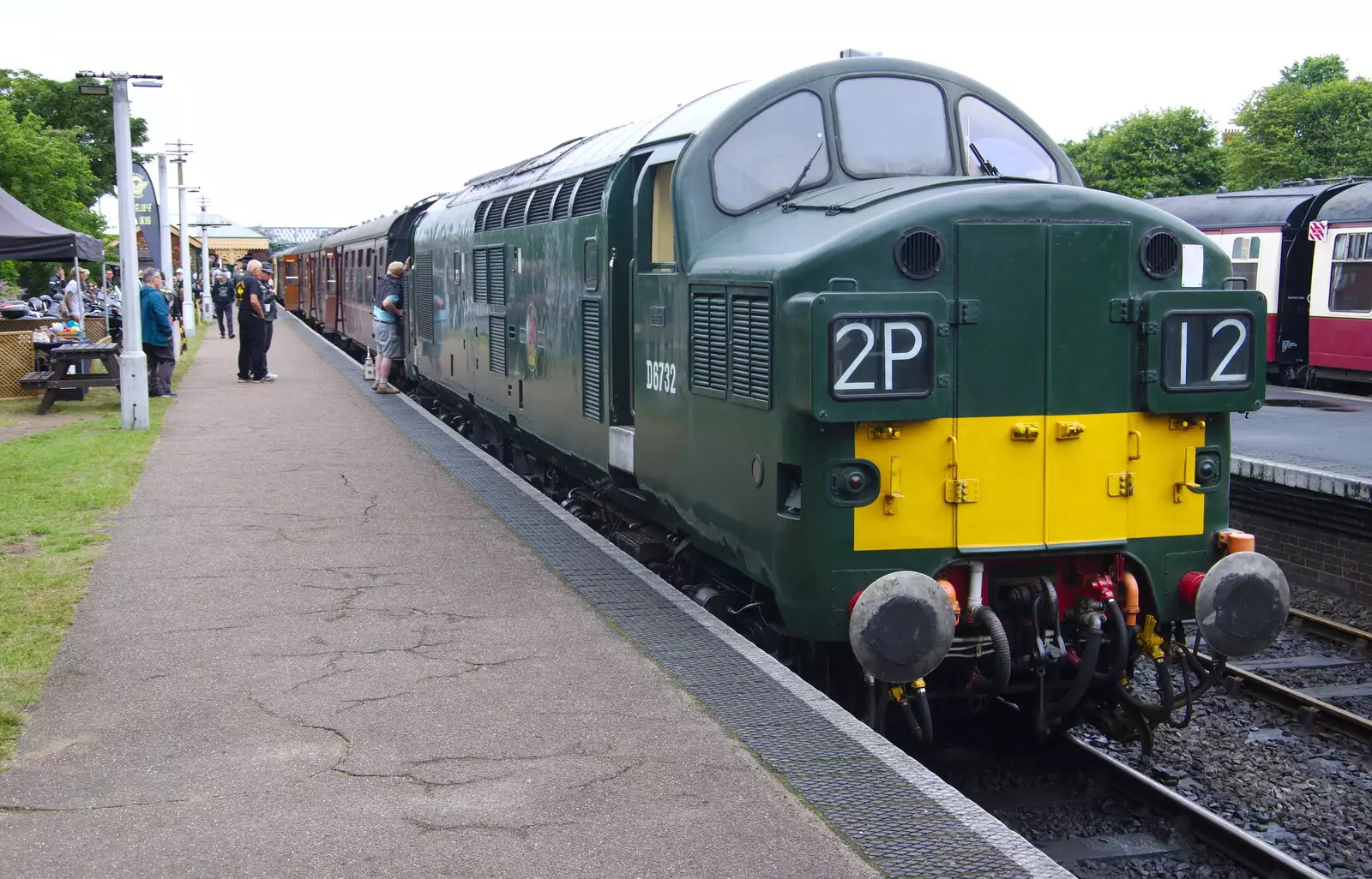 Class 37 D6732 on the platform at Sheringham, from Kelling Camping and the Potty Morris Festival, Sheringham, North Norfolk - 6th July 2019