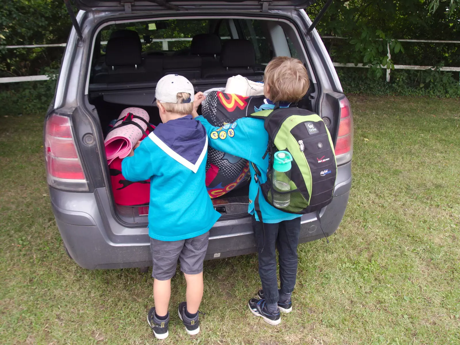 Jacob and Harry haul their stuff out the boot, from A Postcard from Boxford and BSCC at Pulham, Suffolk and Norfolk - 13th July 2019