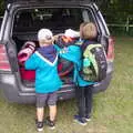 Jacob and Harry haul their stuff out the boot, A Postcard from Boxford and BSCC at Pulham, Suffolk and Norfolk - 13th July 2019