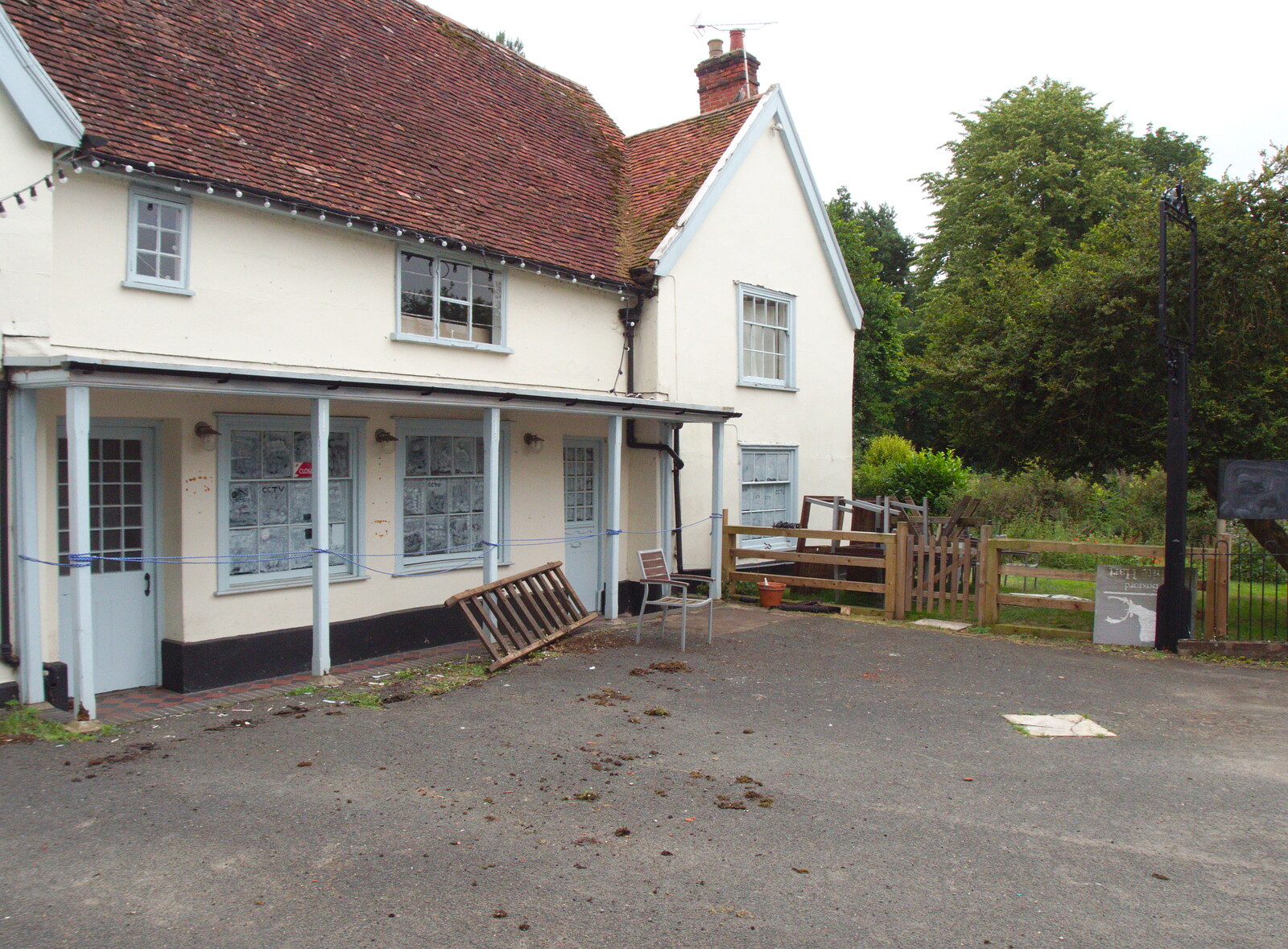 A Postcard from Boxford and BSCC at Pulham, Suffolk and Norfolk - 13th July 2019: The sad sight of the closed-down White Hart