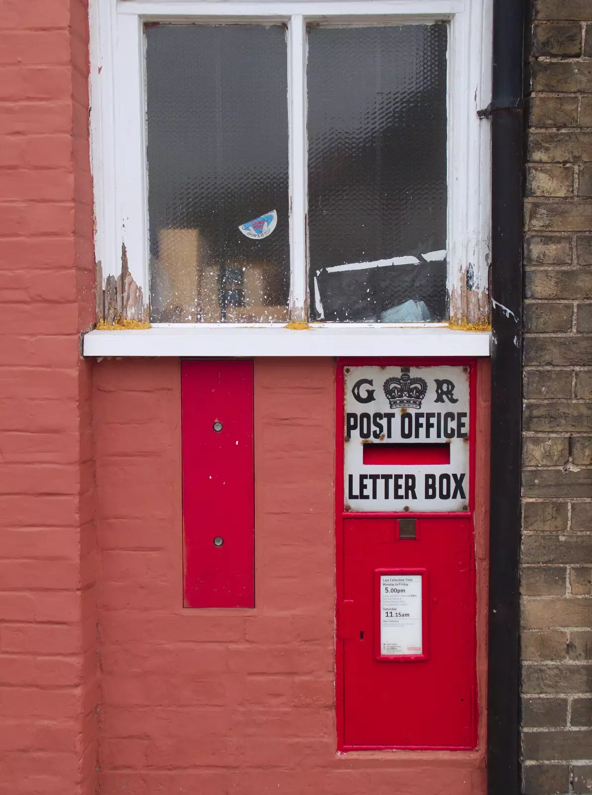 An in-wall GR postbox, from A Postcard from Boxford and BSCC at Pulham, Suffolk and Norfolk - 13th July 2019