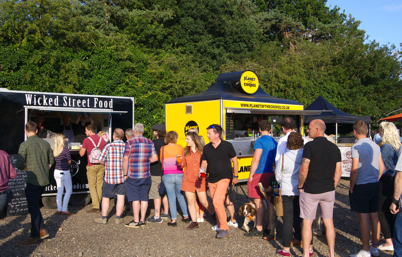 There's a mazzive queue for a food van from The Shakesbeer Festival, Star Wing Brewery, Redgrave, Suffolk - 13th July 2019