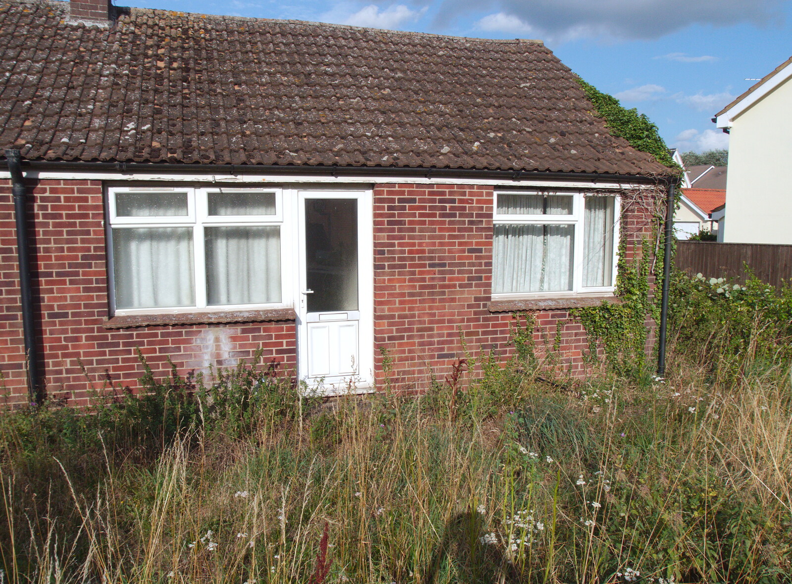The derelict bungalow near the White Elephant from The BSCC at Redgrave and Railway Graffiti, Suffolk and London - 7th August 2019
