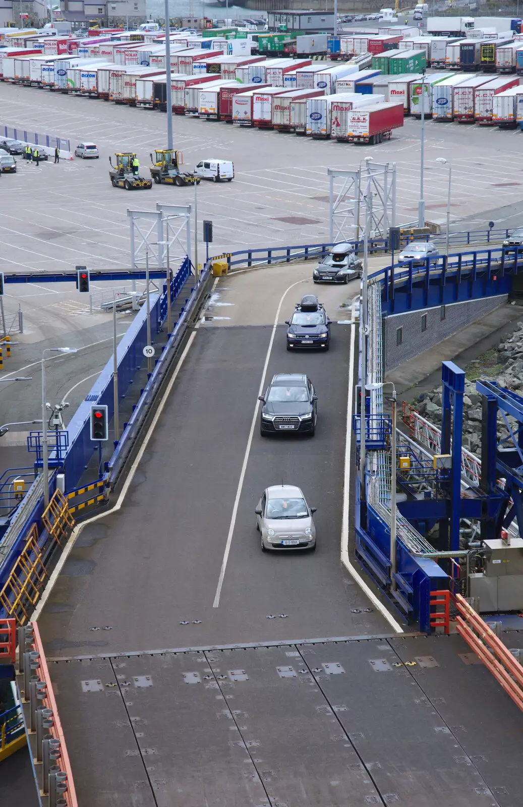 Some latecomers drive onto the ferry, from The Summer Trip to Ireland, Monkstown, Co. Dublin, Ireland - 9th August 2019