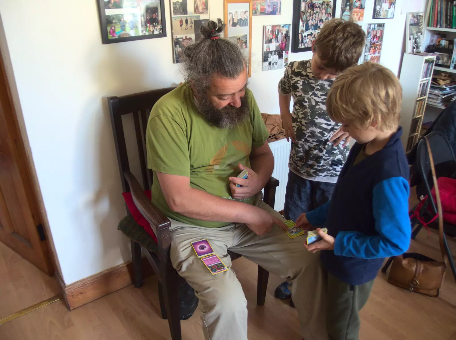 Noddy and the boys play cards, from Busking in Temple Bar, Dublin, Ireland - 12th August 2019