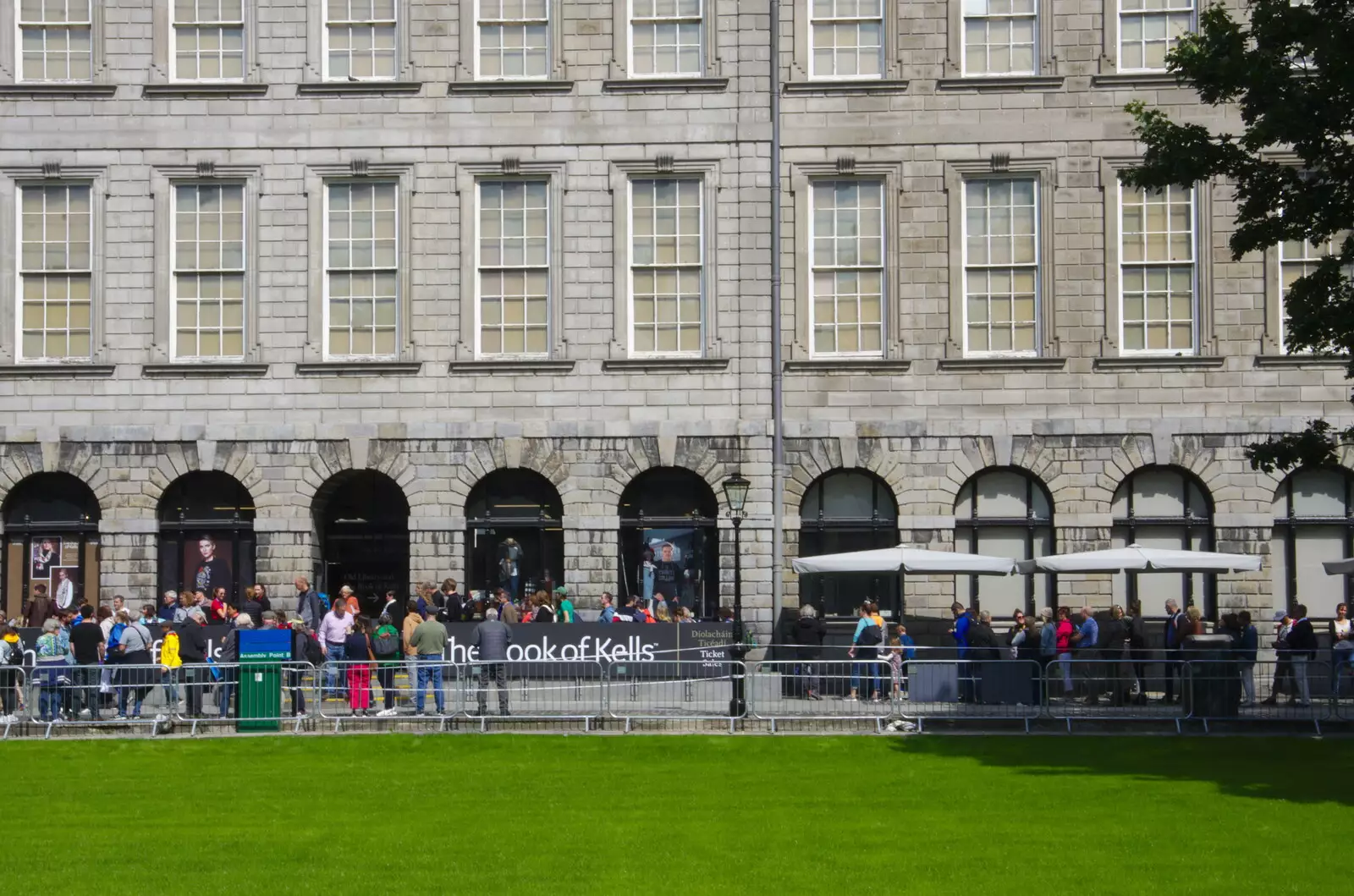 Part of the queue for the Book of Kells, from Busking in Temple Bar, Dublin, Ireland - 12th August 2019