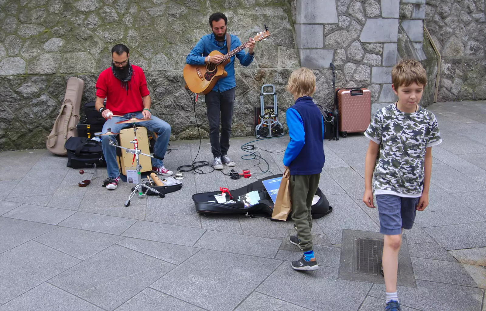 The boys give some money to some buskers, from Busking in Temple Bar, Dublin, Ireland - 12th August 2019