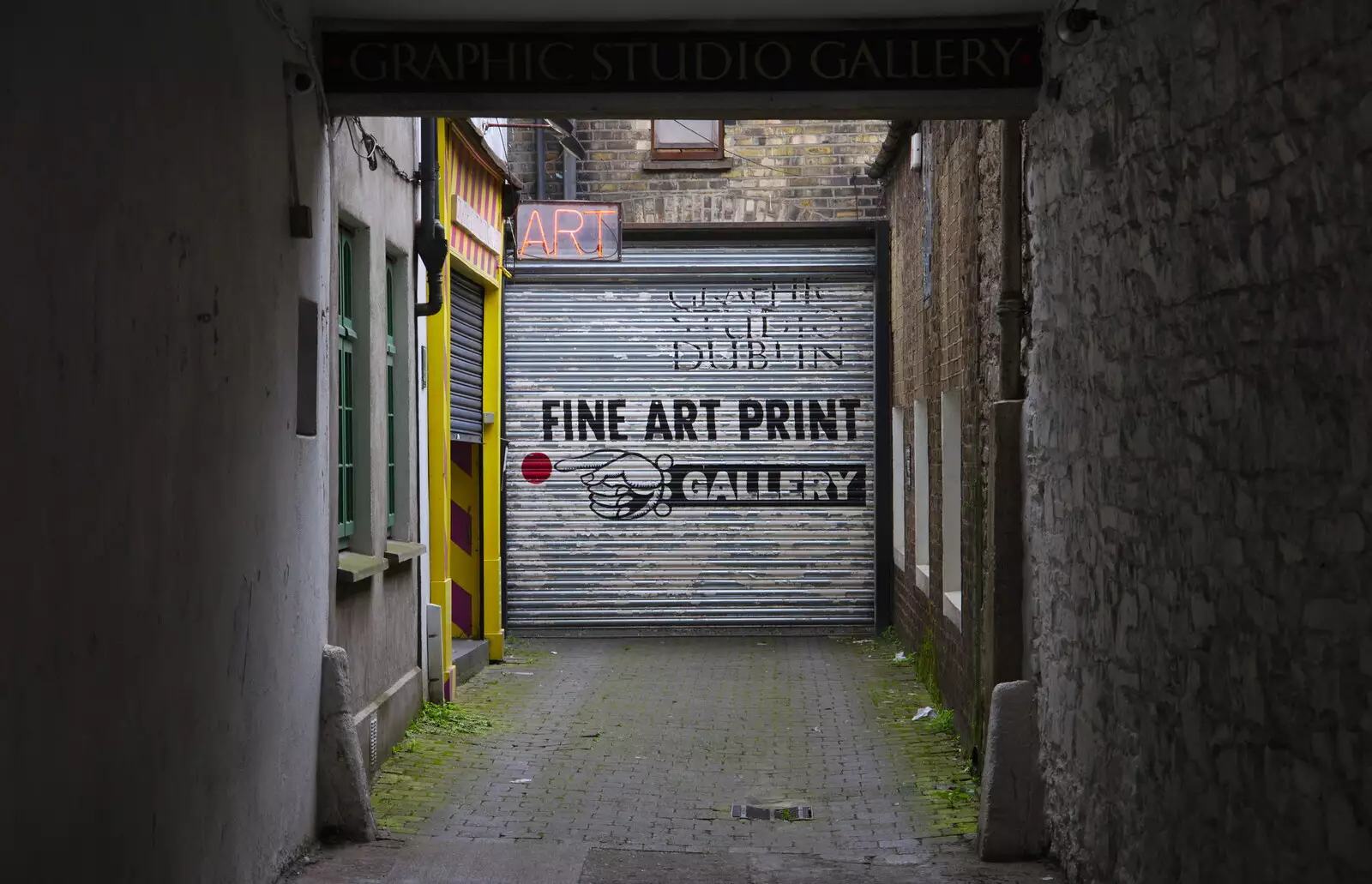 Art gallery back alley, from Busking in Temple Bar, Dublin, Ireland - 12th August 2019