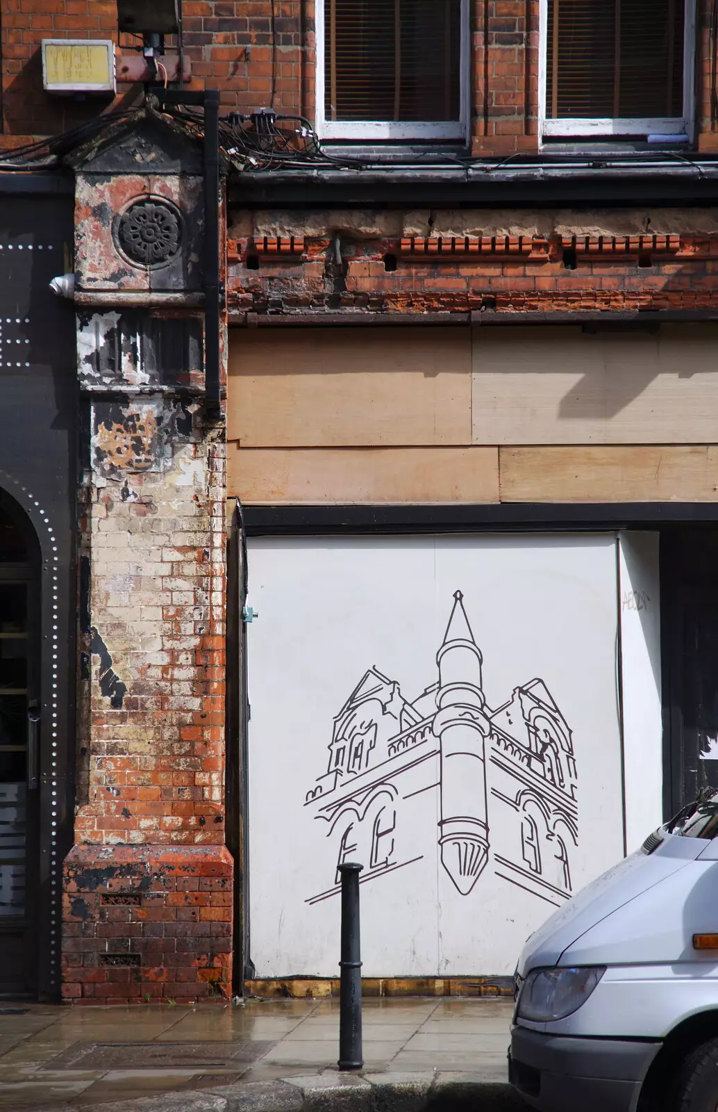 Crumbling building, from Busking in Temple Bar, Dublin, Ireland - 12th August 2019