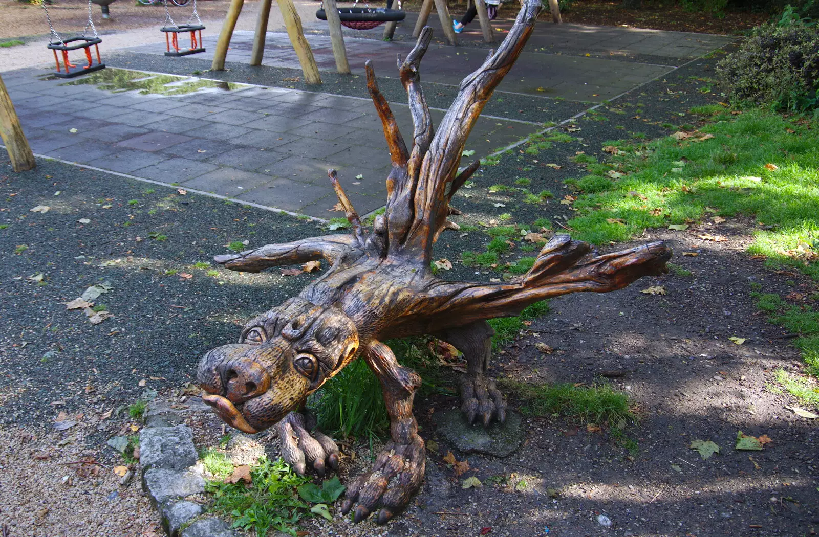 A tree stump turned into a dragon, from Busking in Temple Bar, Dublin, Ireland - 12th August 2019