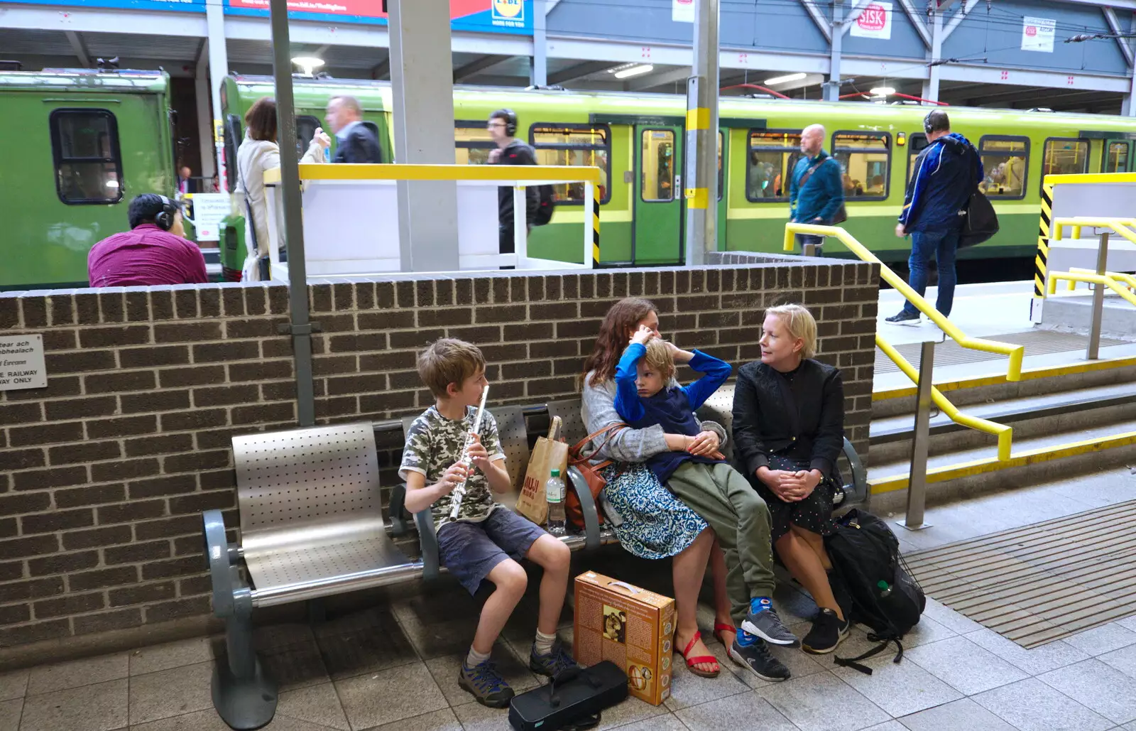 Isobel chats to her friend, from Busking in Temple Bar, Dublin, Ireland - 12th August 2019