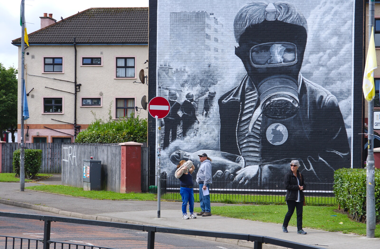 Tourists wander around by the Battle of the Bogside  from A Day in Derry, County Londonderry, Northern Ireland - 15th August 2019