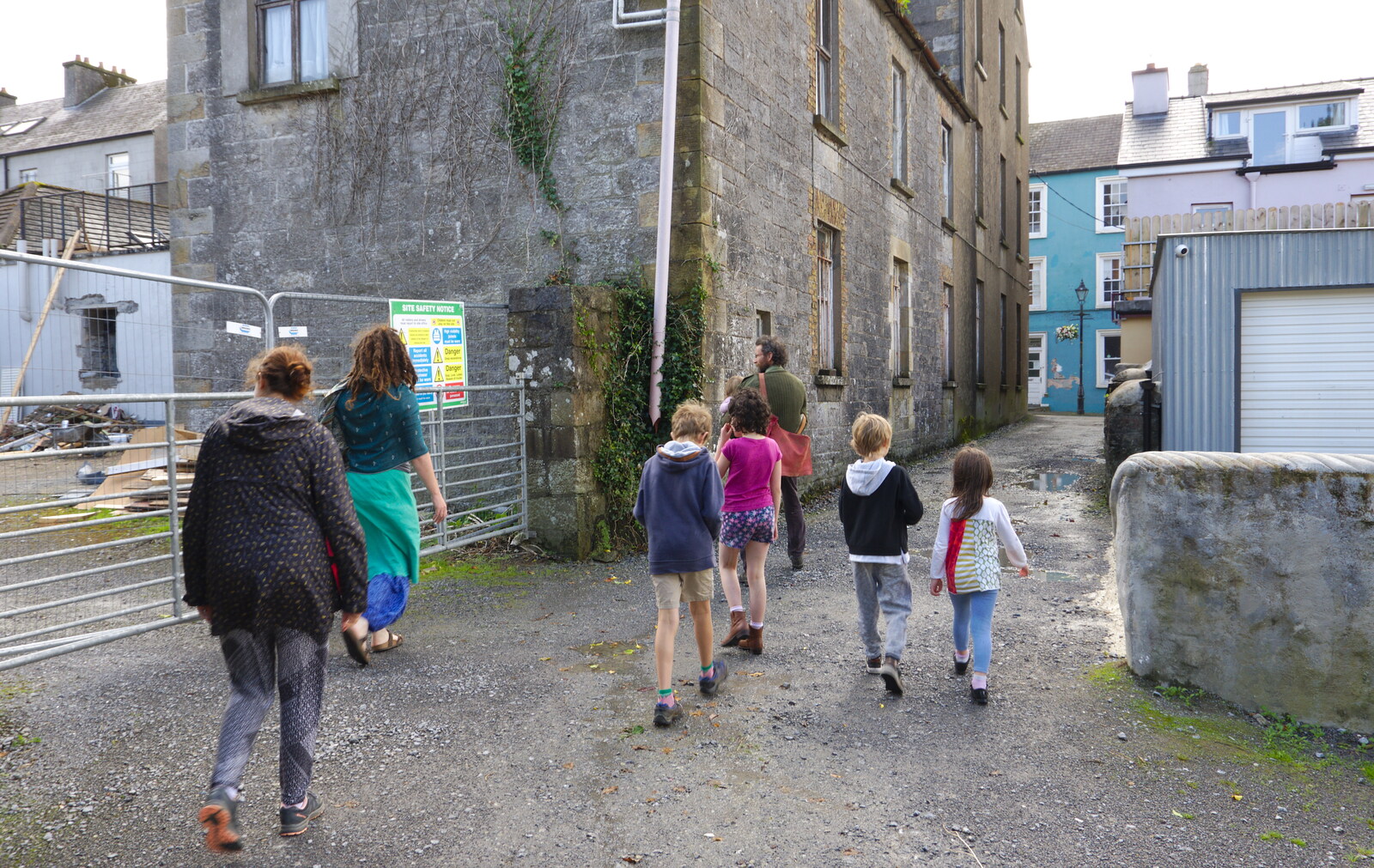 We walk along a back alley back to Main Street from Open Mic Night, Bía Sláinte, Manorhamilton, Ireland - 17th August 2019