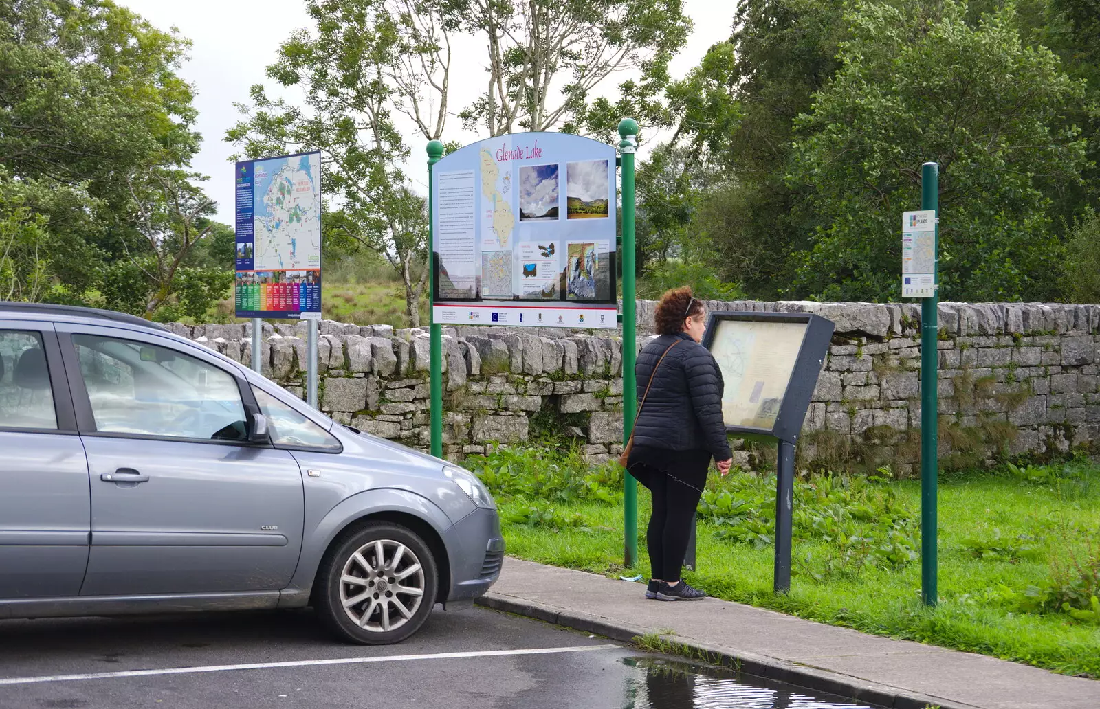 Louise reads a sign, from Mullaghmore Beach and Marble Arch Caves, Sligo and Fermanagh, Ireland - 19th August 2019