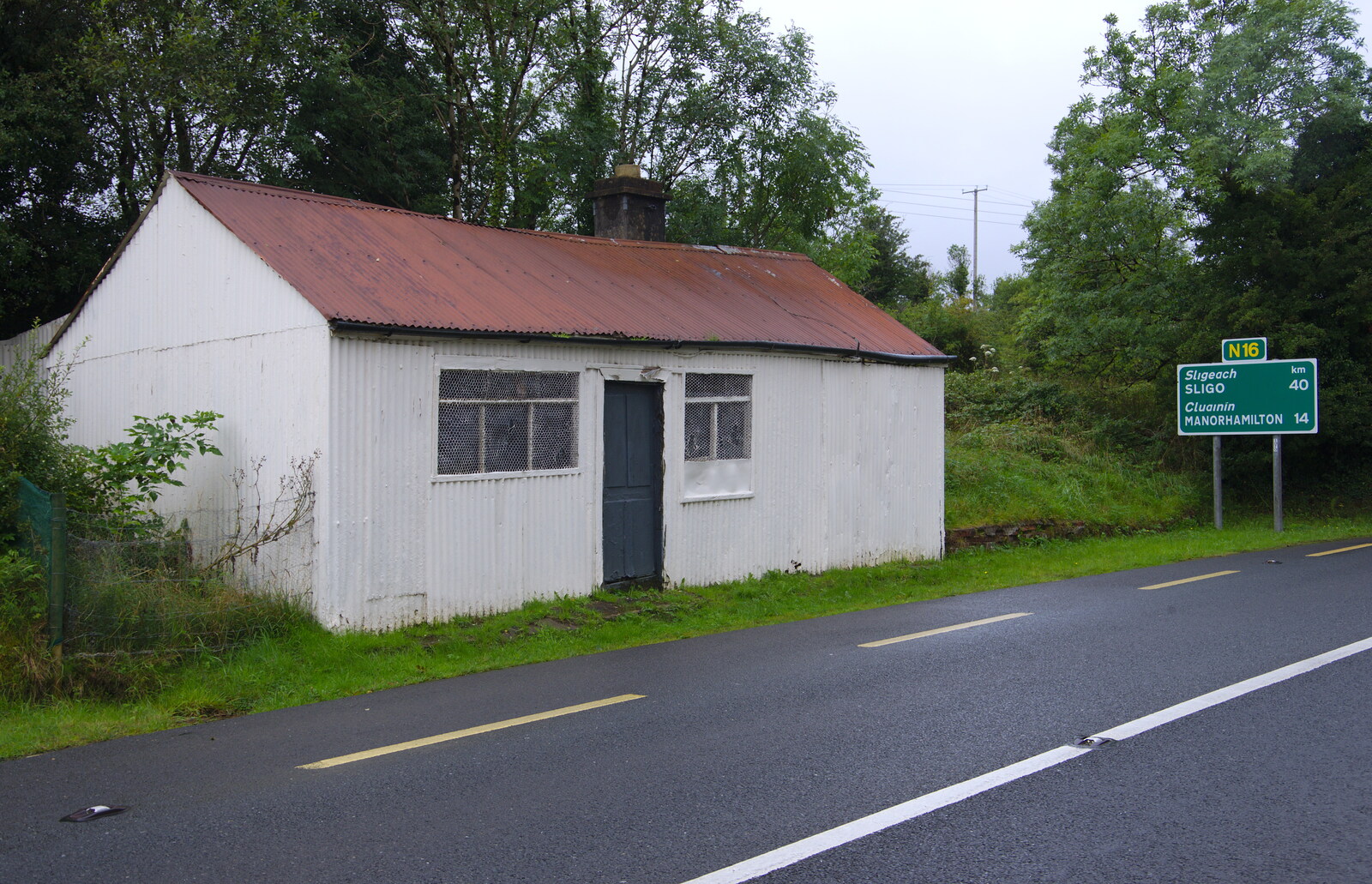 Derelict hut outside Glenfarne from Travels in the Borderlands: An Blaic/Blacklion to Belcoo and back, Cavan and Fermanagh, Ireland - 22nd August 2019