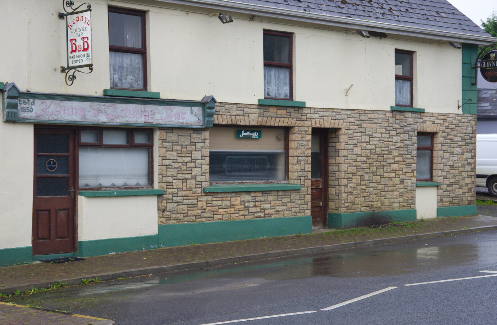 The closed Keany's Lounge and Bar, established 1850  from Travels in the Borderlands: An Blaic/Blacklion to Belcoo and back, Cavan and Fermanagh, Ireland - 22nd August 2019